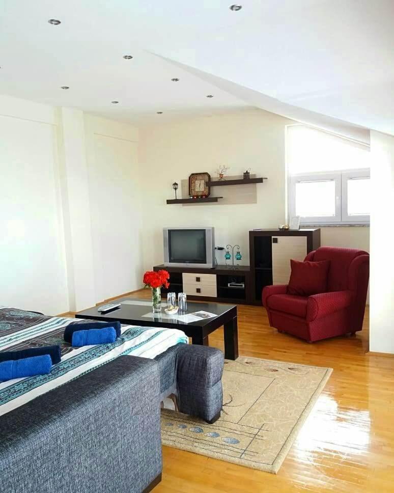 Ps Apartments - Peshtani Peštani Eksteriør billede